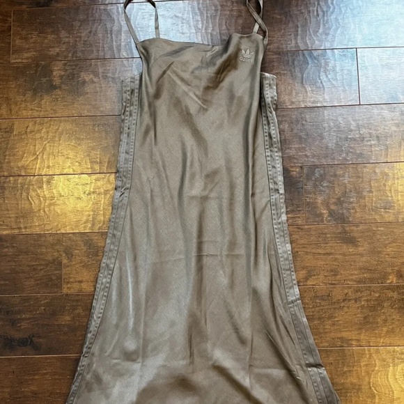 Brand New Adidas SLIP-ON DRESS - Picture 10 of 12